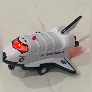 NWOT Daron Space Shuttle Discovery Pullback  jet sound flashing red LED lights.